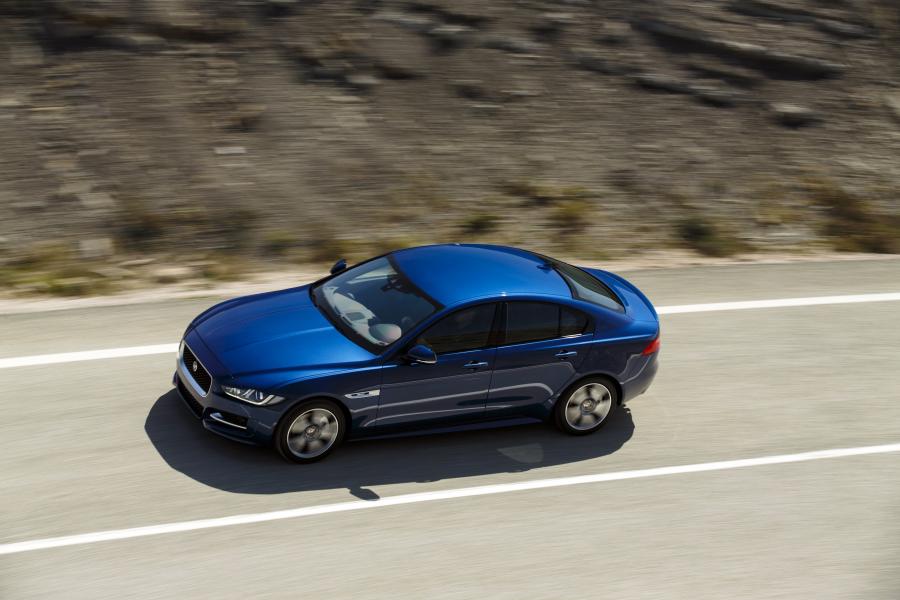  Jaguar XE R Sport 2015 года  (фото 2 из 30)